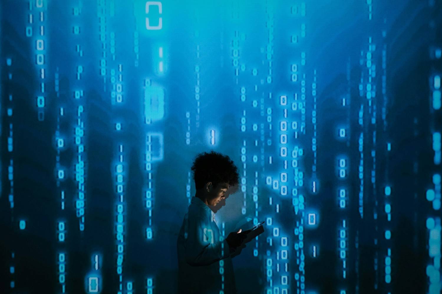 The Importance of Critical Thinking in the Digital Age: How Philosophical Inquiry Remains Vital Today